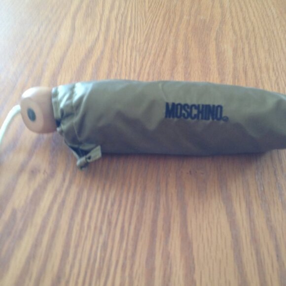 Burberry, and Moschino Umbrellas - Picture 13 of 16